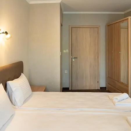 Tarnovka - Guest Хотел *