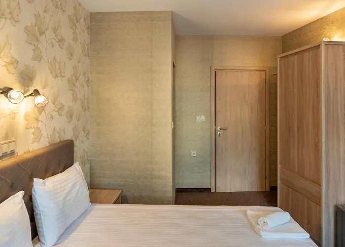 Tarnovka - Guest Хотел *